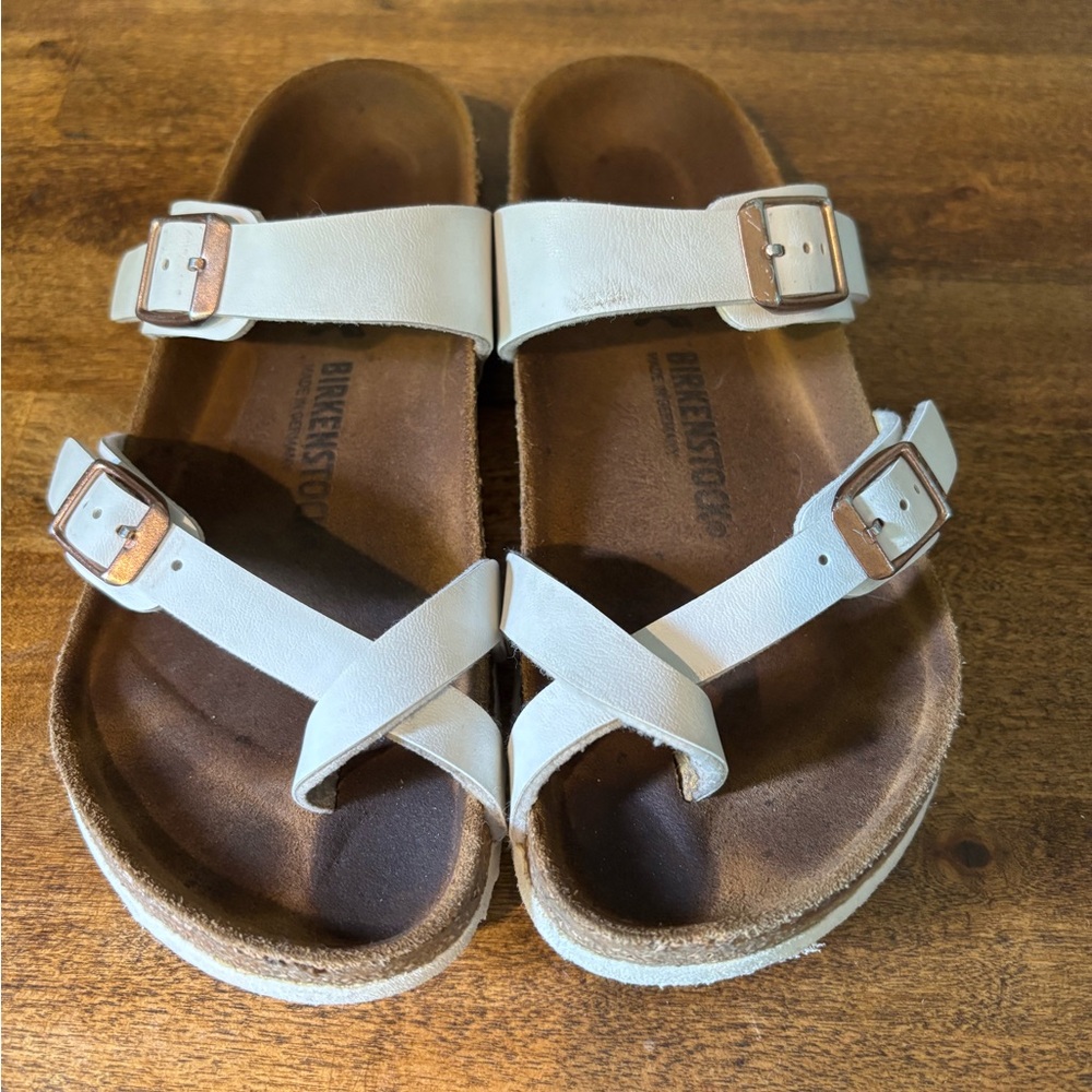 Birkenstock Gizeh White Leather Buckle Sandals